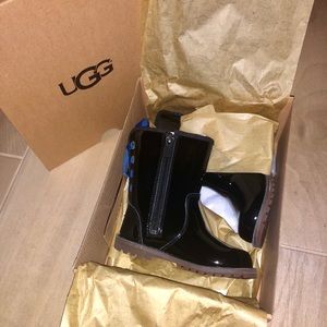 UGG Black boots NWT, NON Smoking house